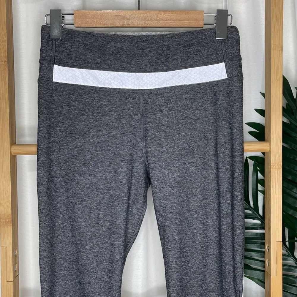 Lululemon Grey Silver Light Speed Tight Leggings Pants Size CAN 6 AUS 10 Active - Picture 5 of 12